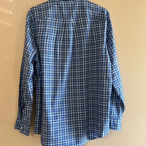 Vineyard Vine Button Down Size Medium - Picture 4 of 5